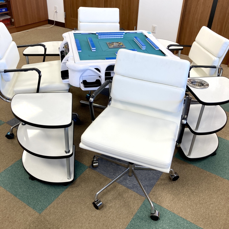 オリジナル麻雀専用イス 「DUKE デューク」ホワイト【4本組購入が更に