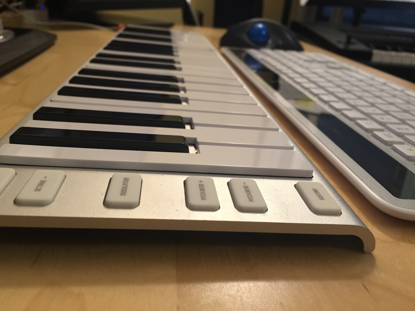 A 37-key addition to the Xkey MIDI keyboard family - Scoring Notes