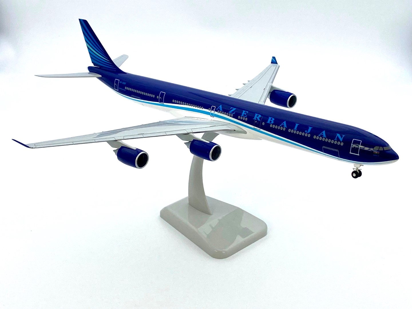 ScaleModelStore.com :: Hogan 1:200 - 11922GR - Azerbaijan Airlines