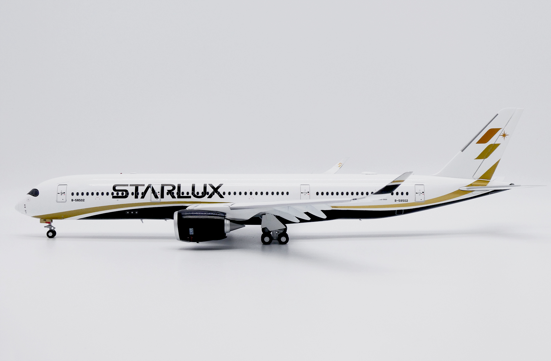 ScaleModelStore.com :: JC Wings 1:200 - EW2359007A - Starlux