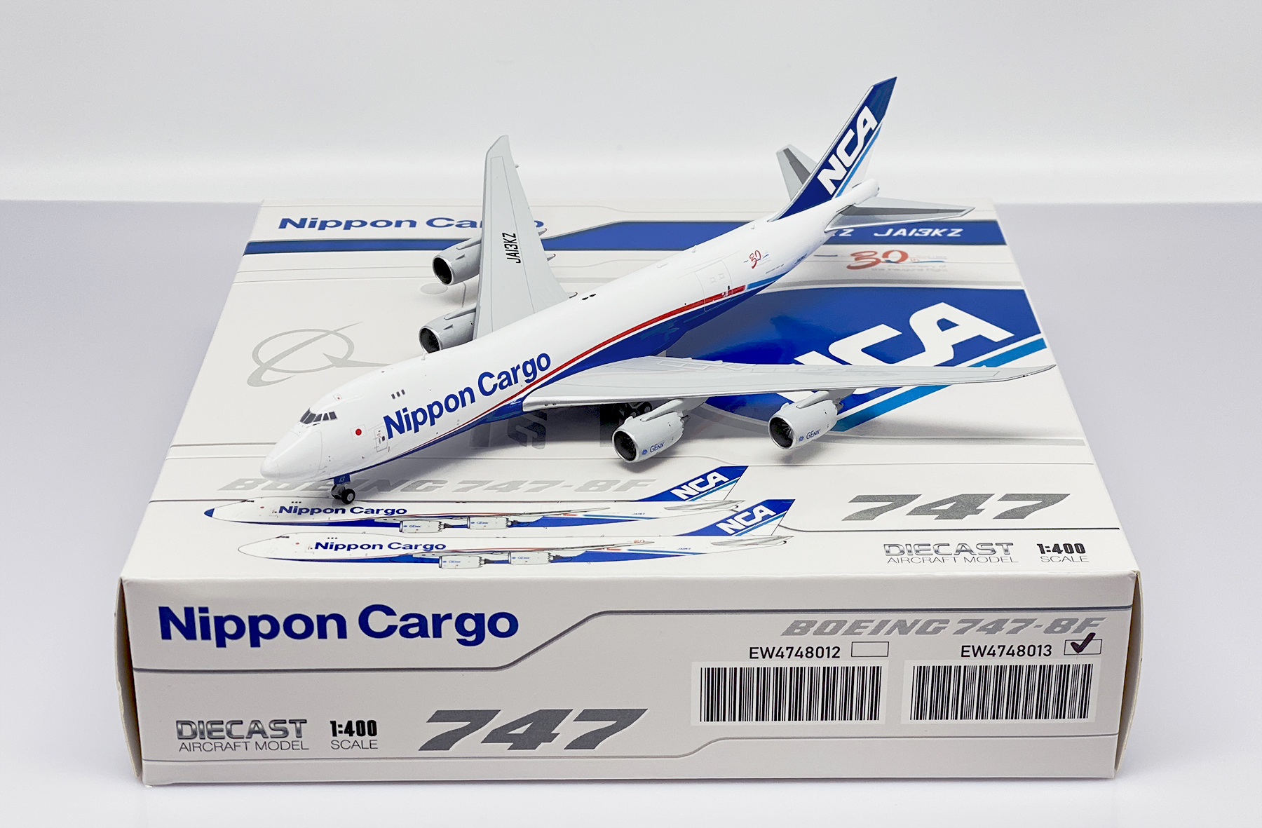 日本貨物航空 747-400F 成田空港ジオラマセット スケール1/400 NCA新鋭