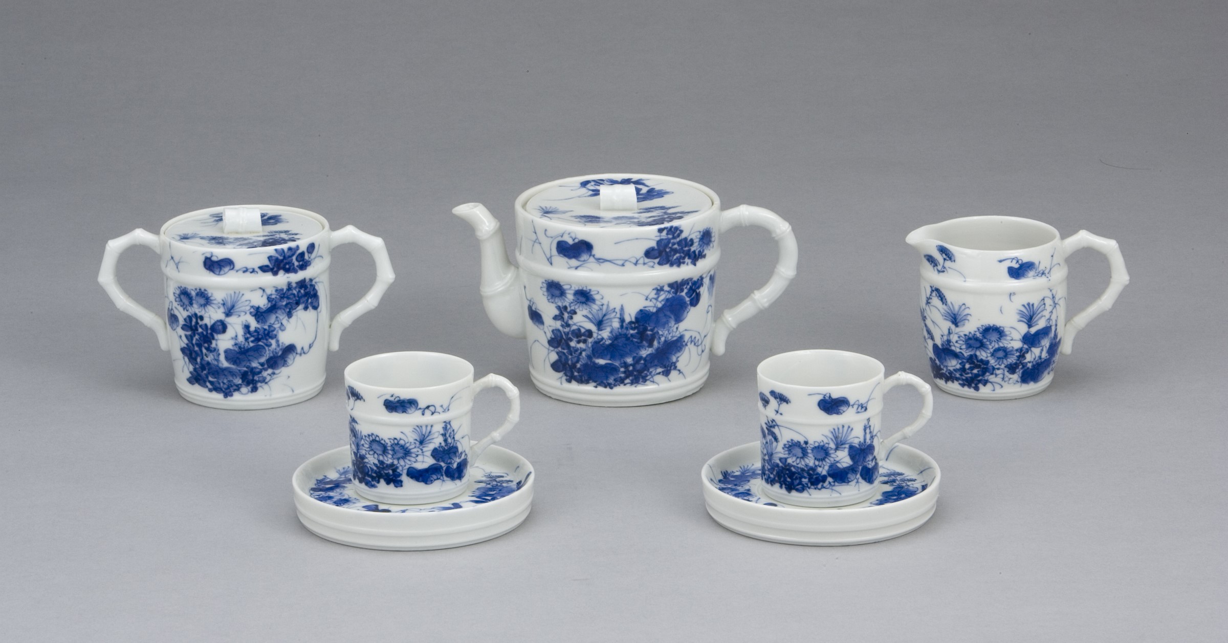 平戸焼 染付 獅子の子落とし 置物 / 陶器陶芸明治大学博物館特定