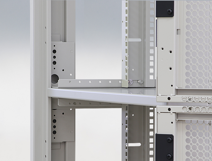 分割サーバーラック（ハウジングタイプ） SSR2 シリーズ｜19インチ