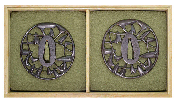 大小鍔 銘 武州住赤坂忠時作 鯛骨透大小鍔(TU-120519)｜刀・日本刀の