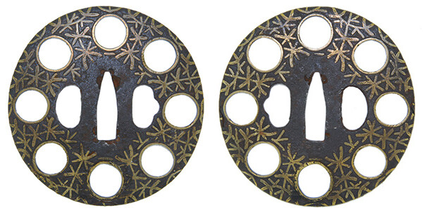 鍔 九曜紋透 水藻散図鍔(TU-150115)｜刀・日本刀の販売なら日本刀専門