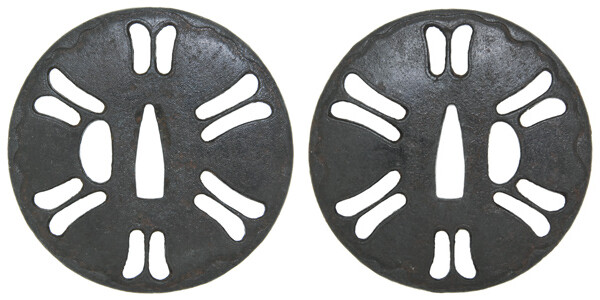 鍔 越州住兼好作 六方軍配透鍔(TU-350115)｜刀・日本刀の販売なら日本