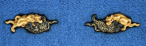 目貫 無銘 後藤 咬合虎豹図目貫(ME-041221)｜刀・日本刀の販売なら日本