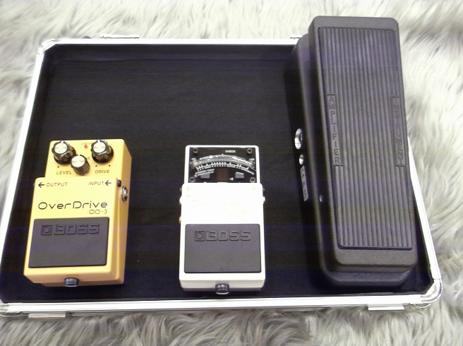 エフェクター】機能はそのままサイズは半分のワウペダル？CryBaby