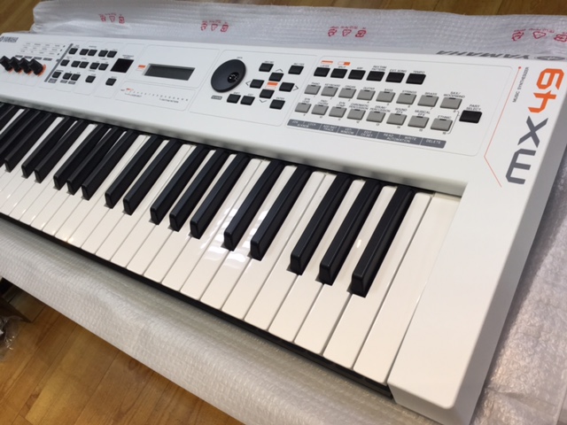 YAMAHA（ヤマハ） シンセサイザー 高級感のある限定ホワイトカラーMX49
