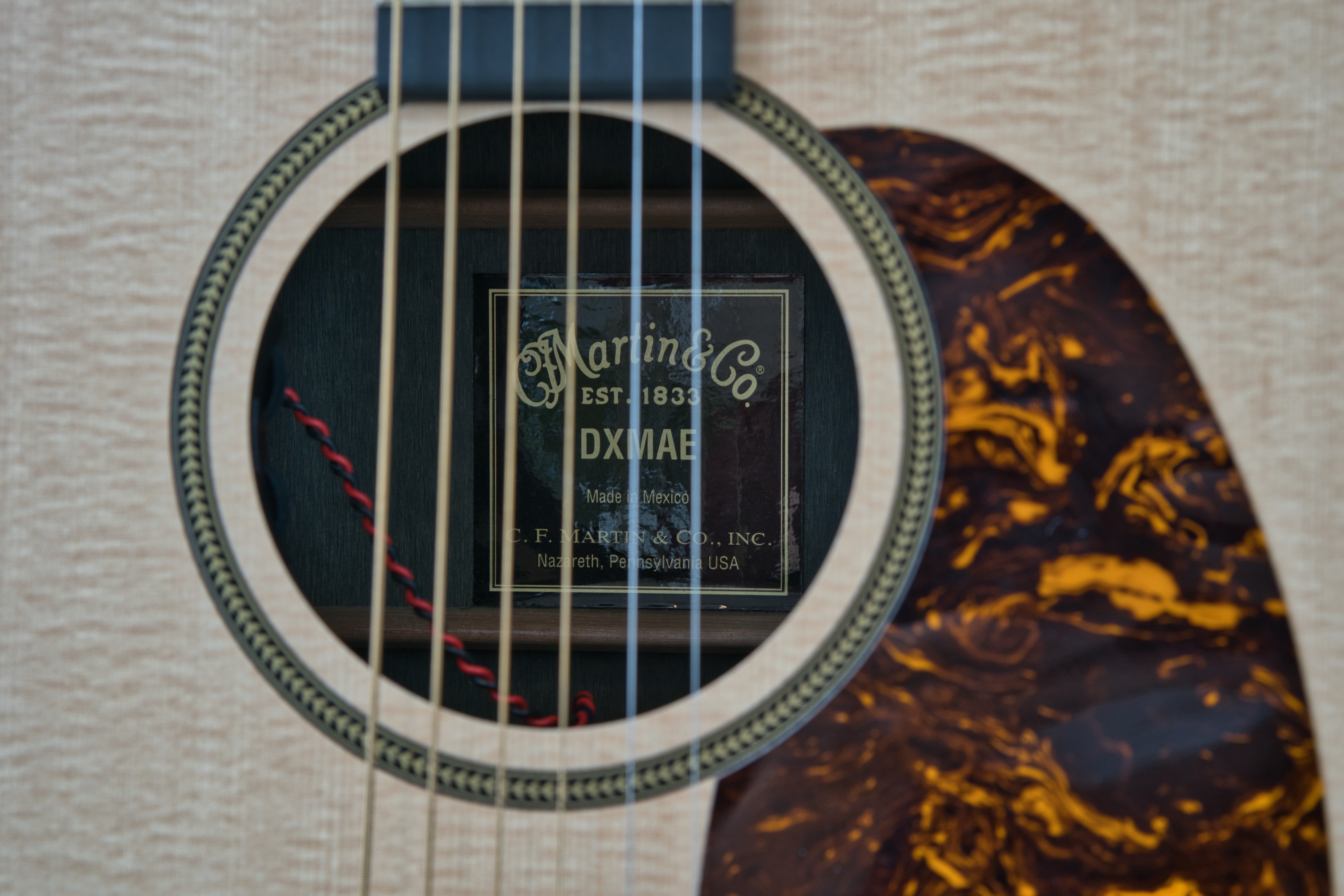 中古入荷】大きな傷もなく純正ハードケース付です！Martin / DXMAEが