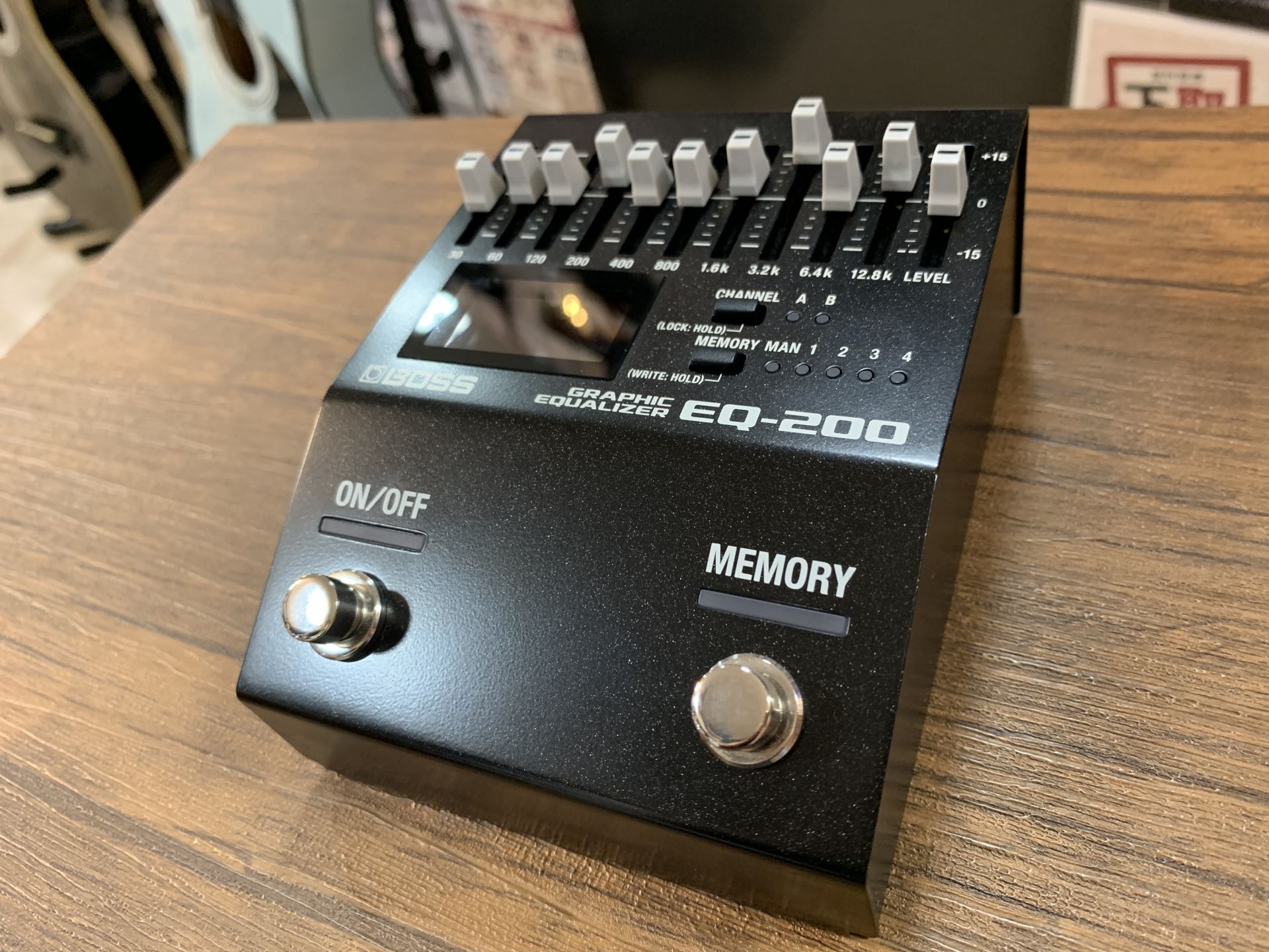 エフェクター紹介】BOSS EQ－200 エフェクターの紹介です！＊動画付き