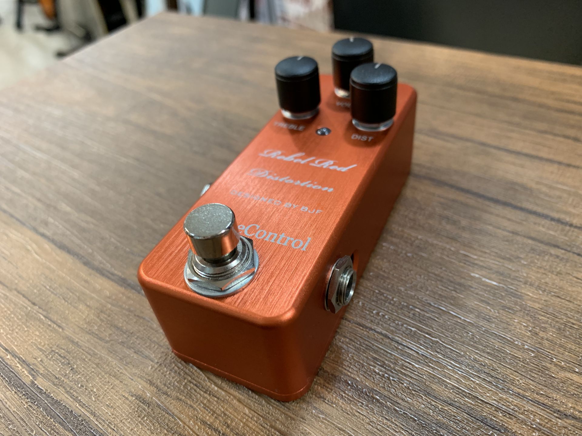 エフェクター紹介】One Control “Rebel Red Distortion” エフェクター