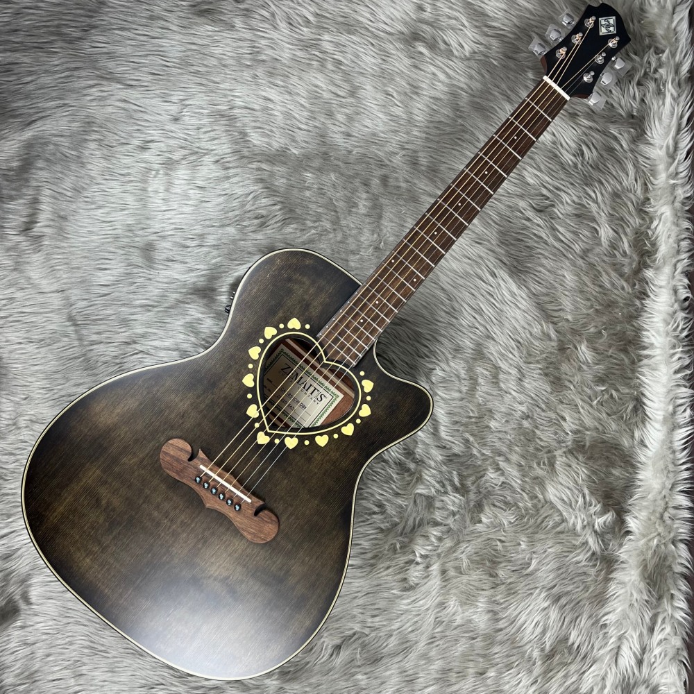 大量入荷！】ハート型のサウンドホールが可愛すぎる！“ZEMAITIS