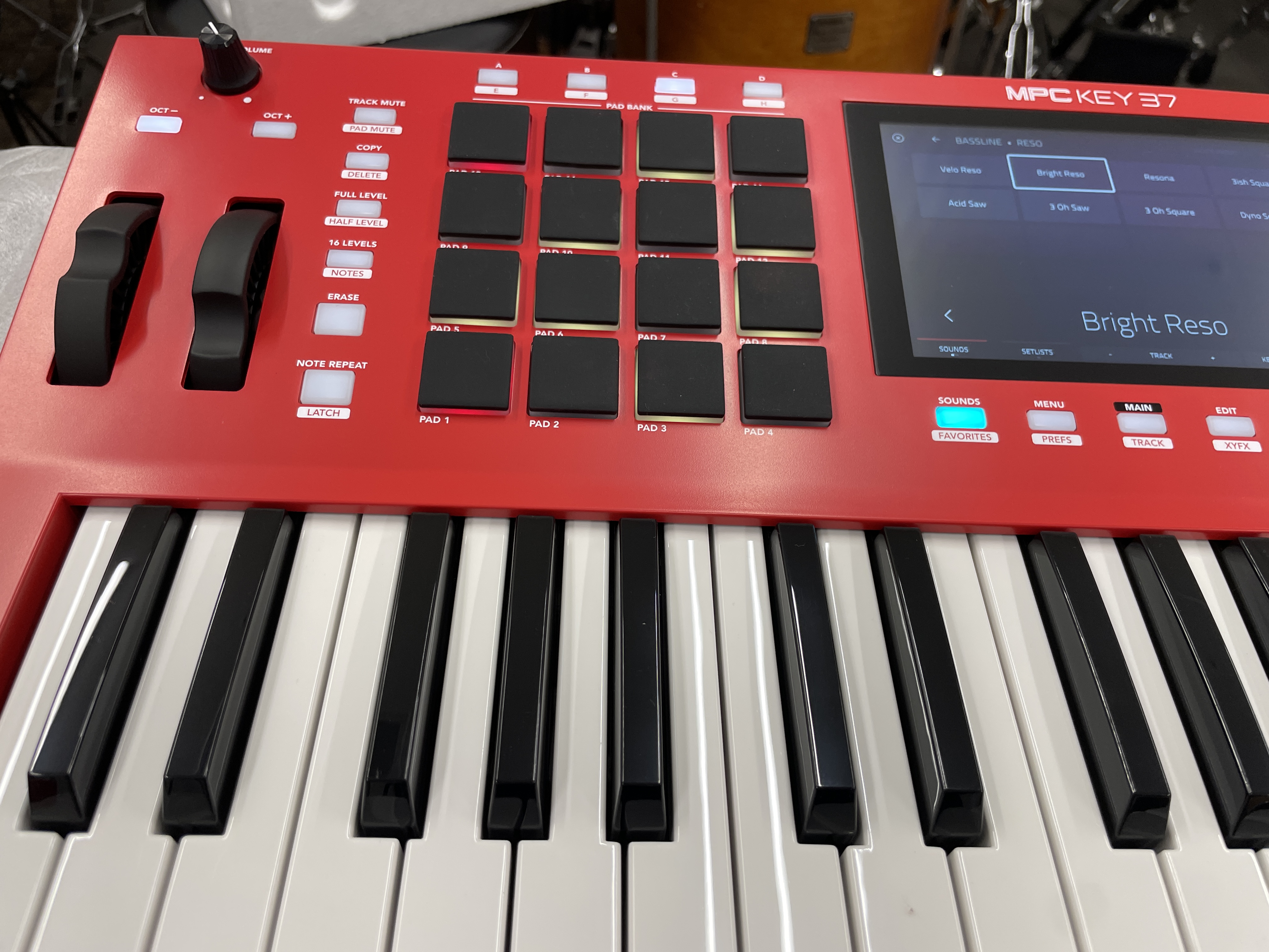 AKAI MPC KEY 37登場！MPCの革新的ワークフローを取り入れた音楽制作用