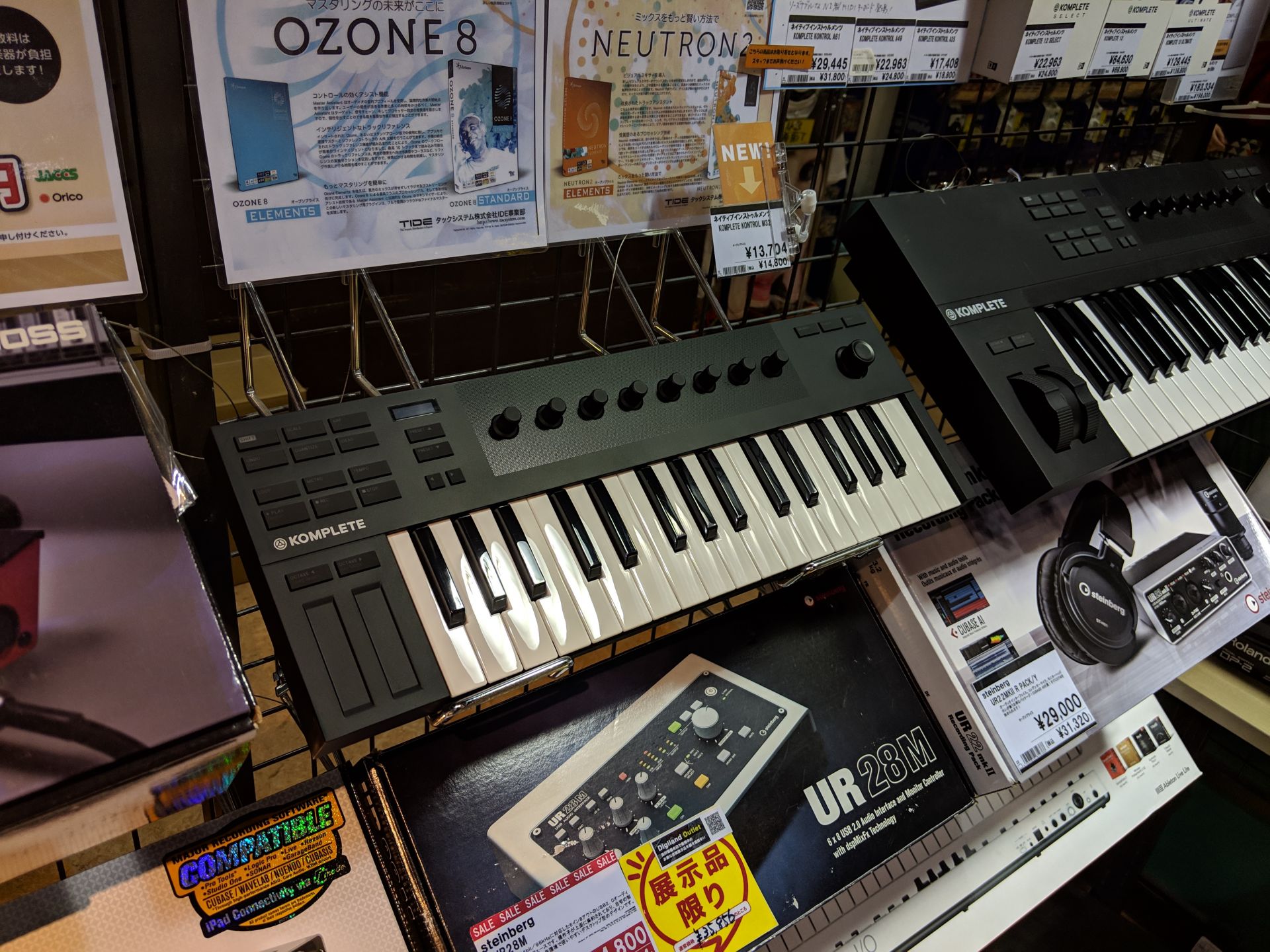 KOMPLETE KONTROL M32」入荷！ちょうどいいサイズ感と抜群の使い勝手