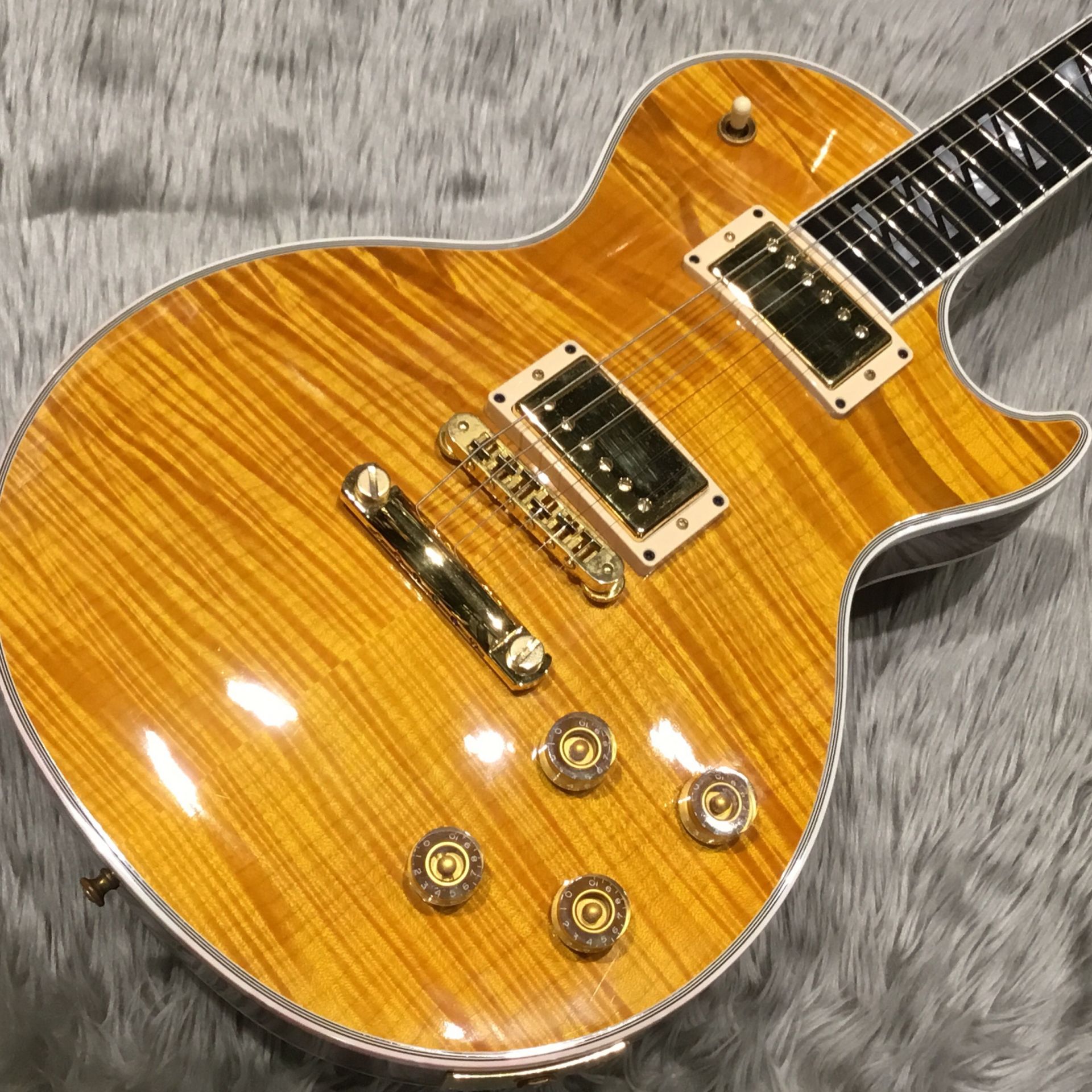 新入荷情報】中古 Gibson Les Paul Supremeが入荷！｜島村楽器 イオン