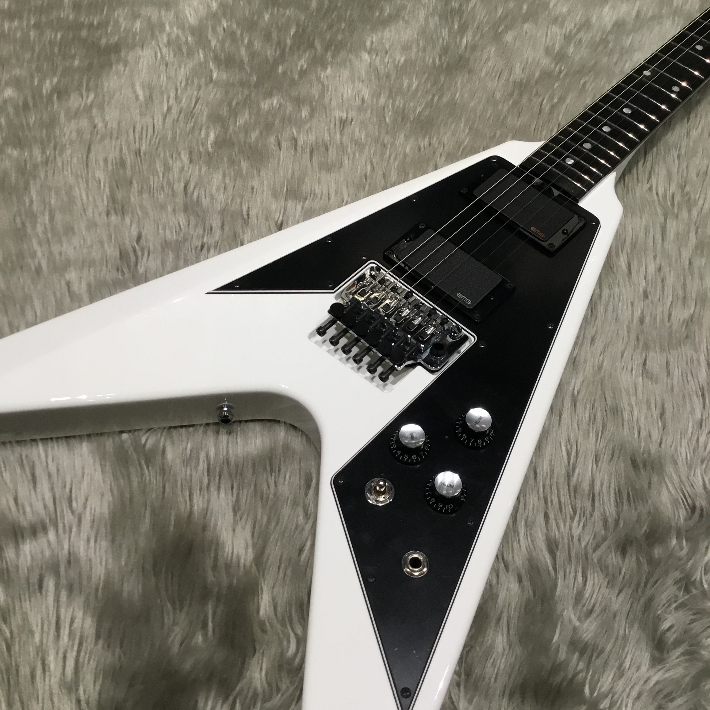 新入荷情報】KillerのVシェイプ エレキギター「KG-WISHBONE-V」入荷