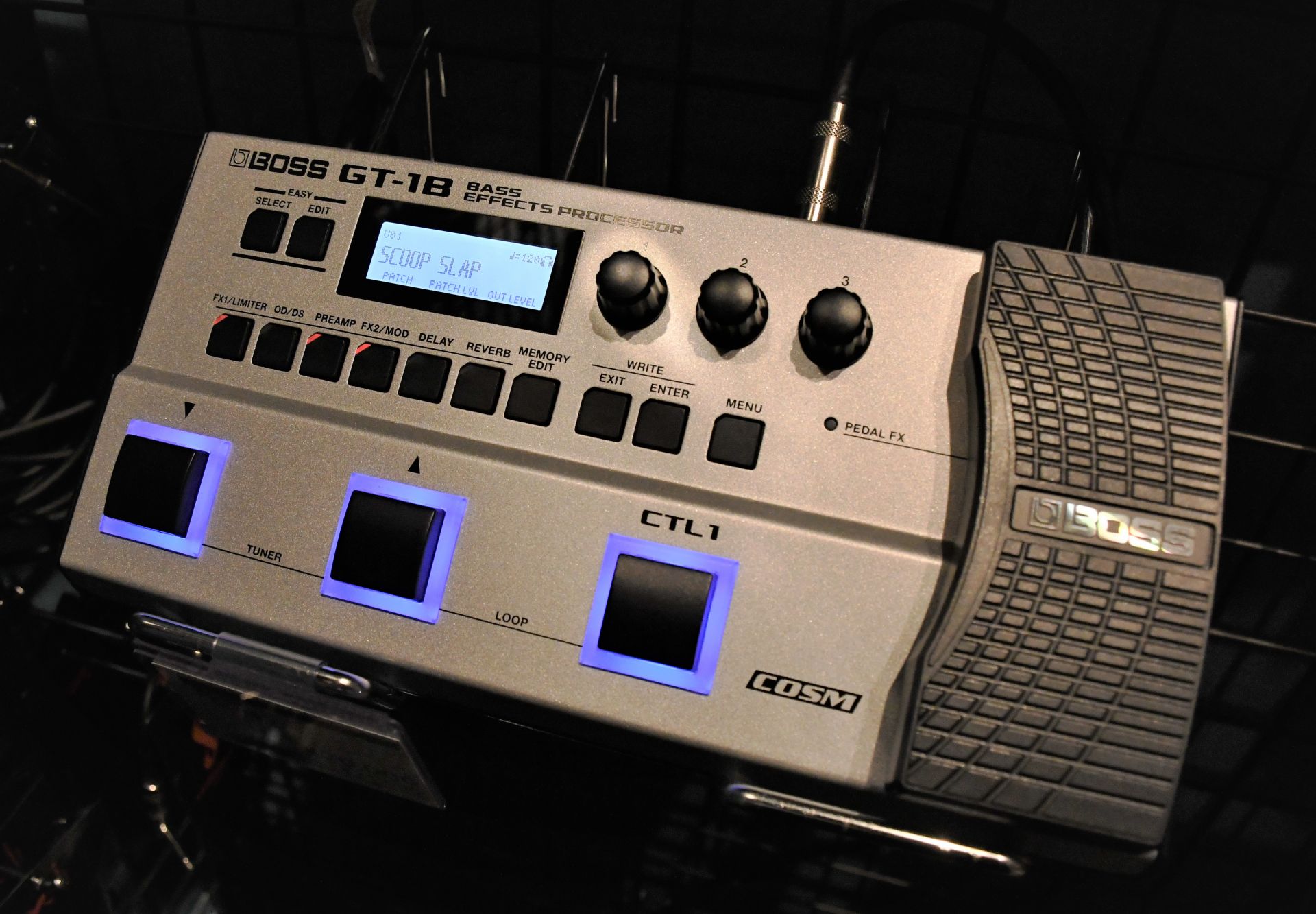 マルチエフェクター】BOSSのGT-1が再入荷！ベース用のGT-1Bも当店にて