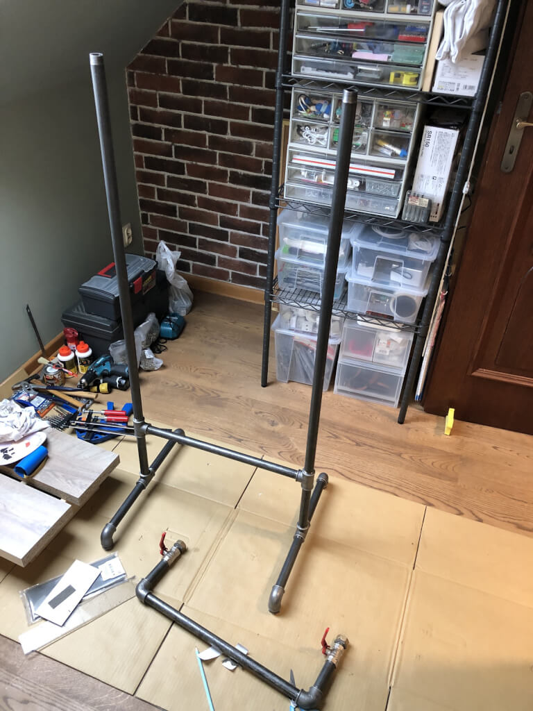 黒ガス管でパイプハンガーラックを自作してみました！ | ところにより