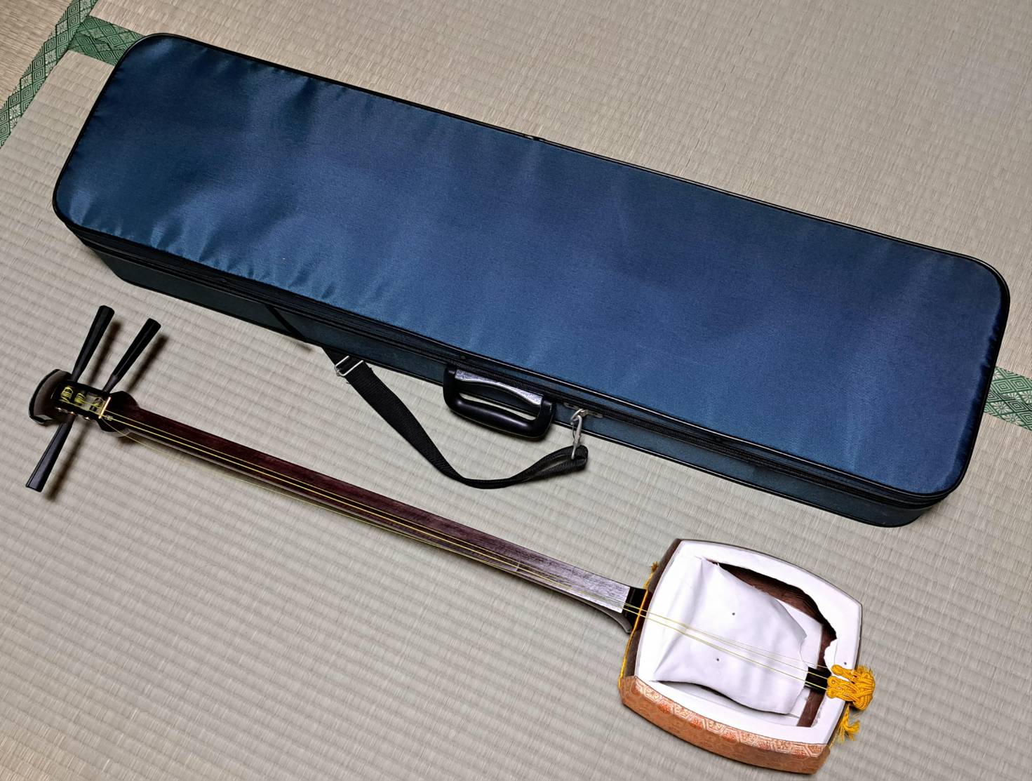 三味線 金細 子持ち綾杉彫り | 新栄堂