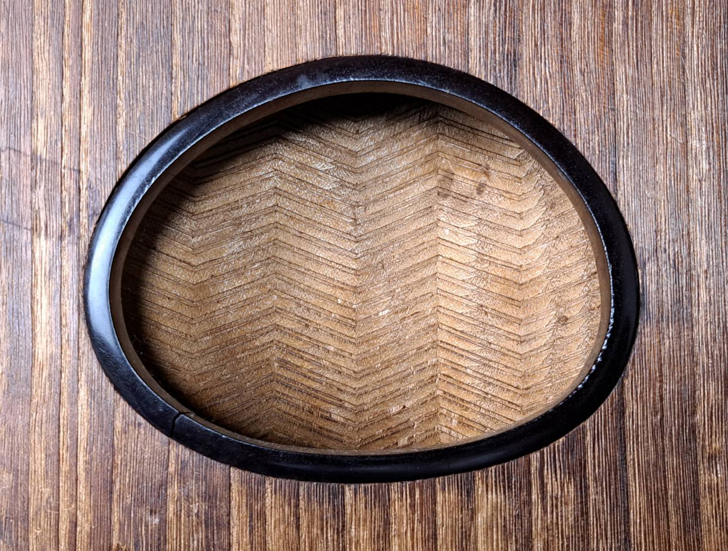 十三絃箏（くり甲、子持ち綾杉彫り、龍舌に蒔絵「在銘：秀甫」） | 新栄堂