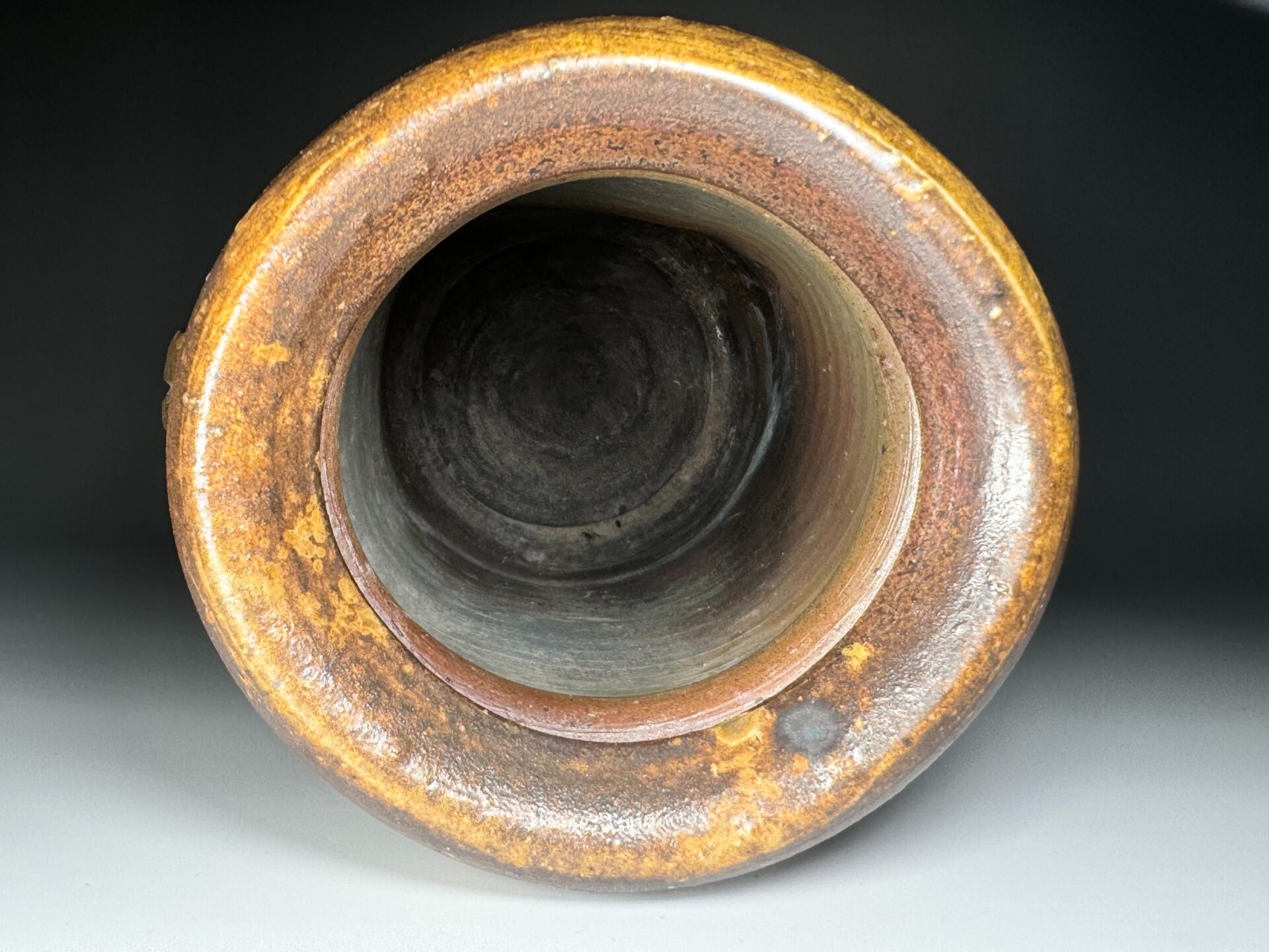 伊勢崎満 備前耳付花入 | 新栄堂