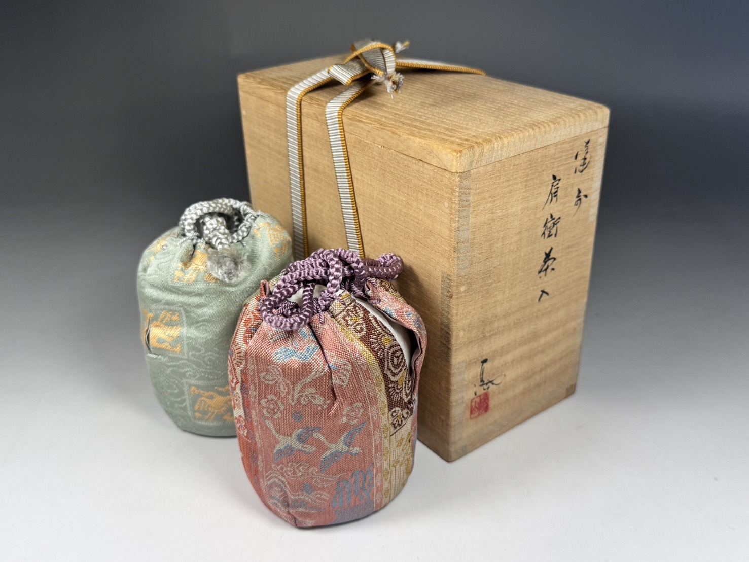 伊勢崎満 造 陽山窯 備前 肩衝 茶入 茶道具 共箱 仕覆 紅牙瑞綿 正絹