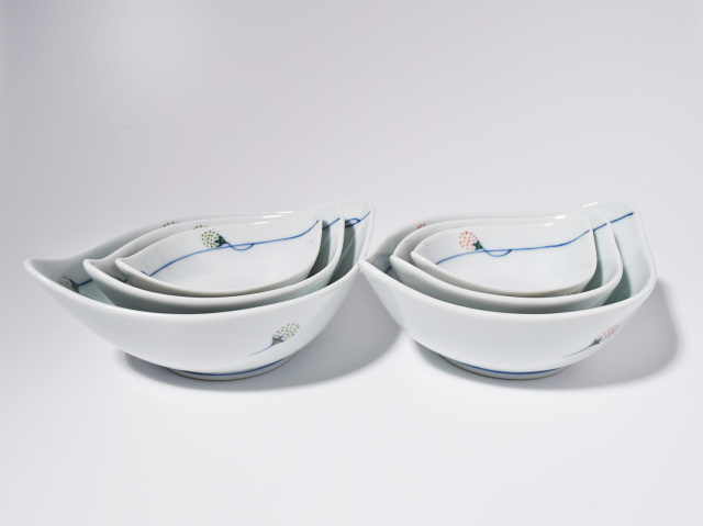 赤)つるいちご舟型中鉢 しん窯青花匠