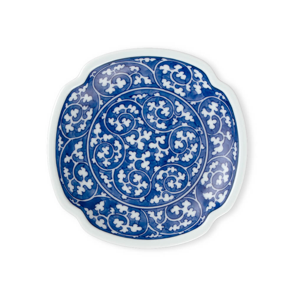 染付唐草濃 銘々皿（木瓜型） ｜ 有田焼の源右衛門窯公式オンライン