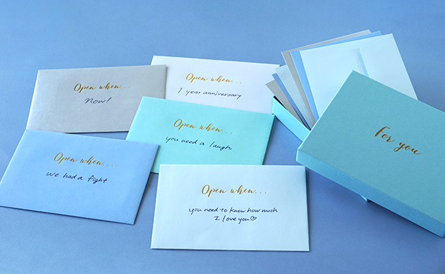 話題のサプライズレター「オープンウェンレターズ」。準備や書く内容は