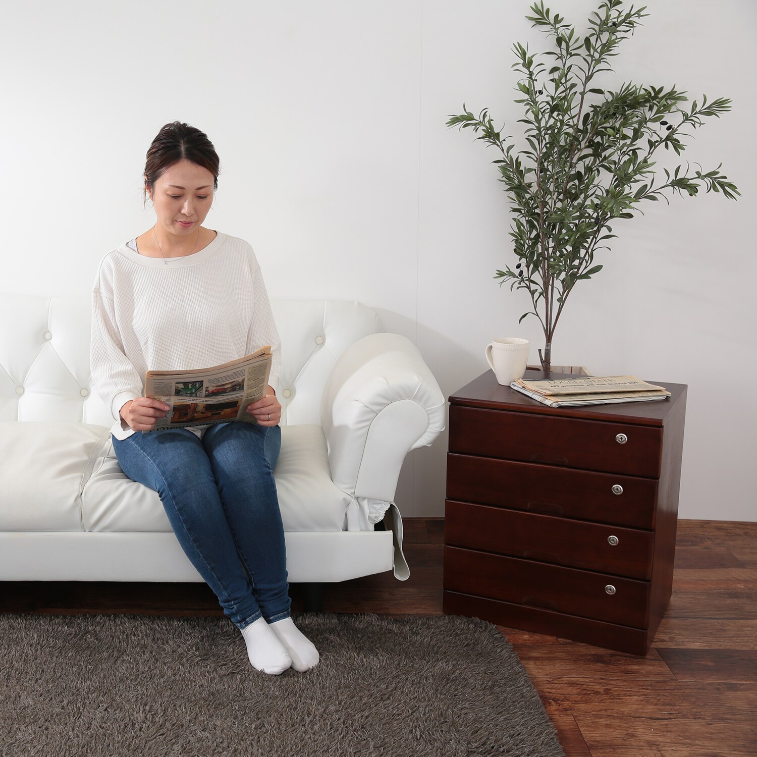 4段＞天然木桐材で軽量！ 組み立て不要 全段カギ付 リビングチェスト