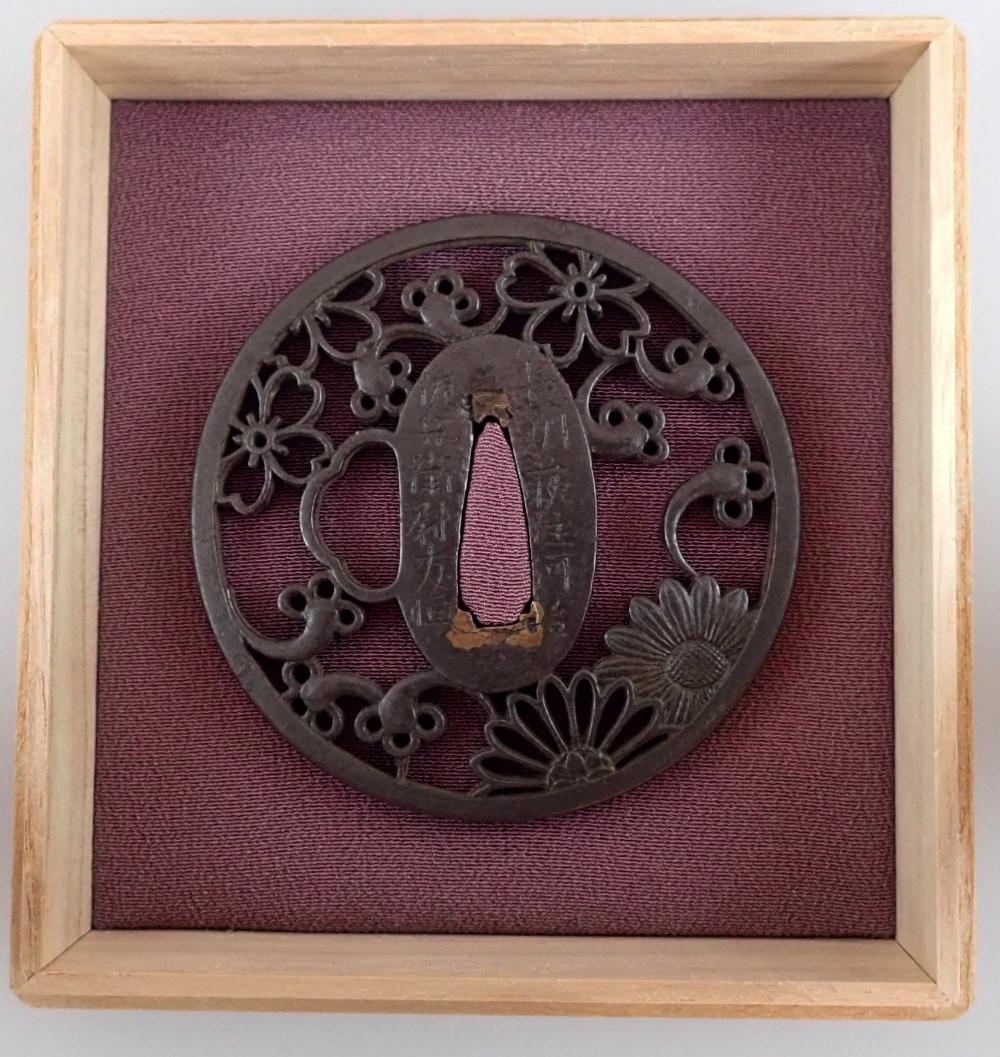 鐔 長州萩住河治佐兵衛尉友恒 菊桜丁子透 / Tsuba Chosyu Hagi jyu