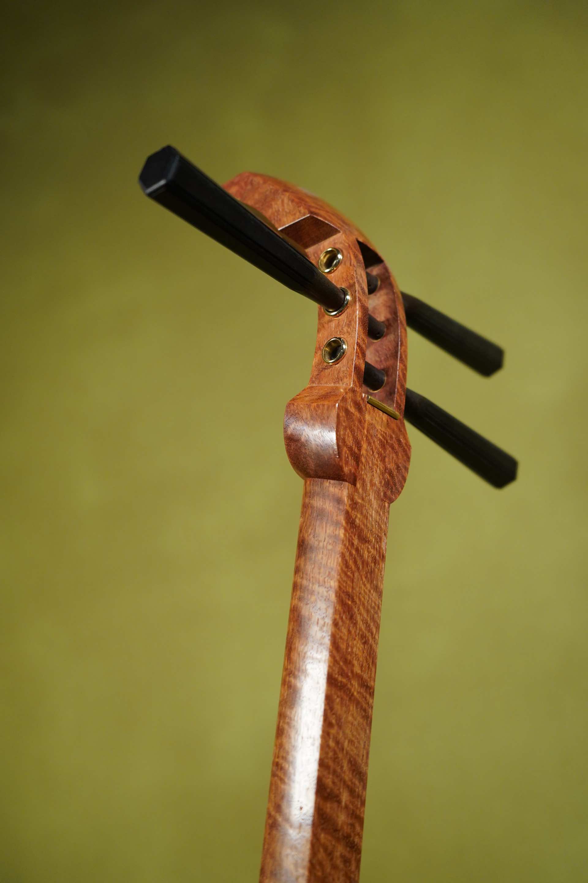 三味線 佇まいの美しさ （中棹 白紅木）