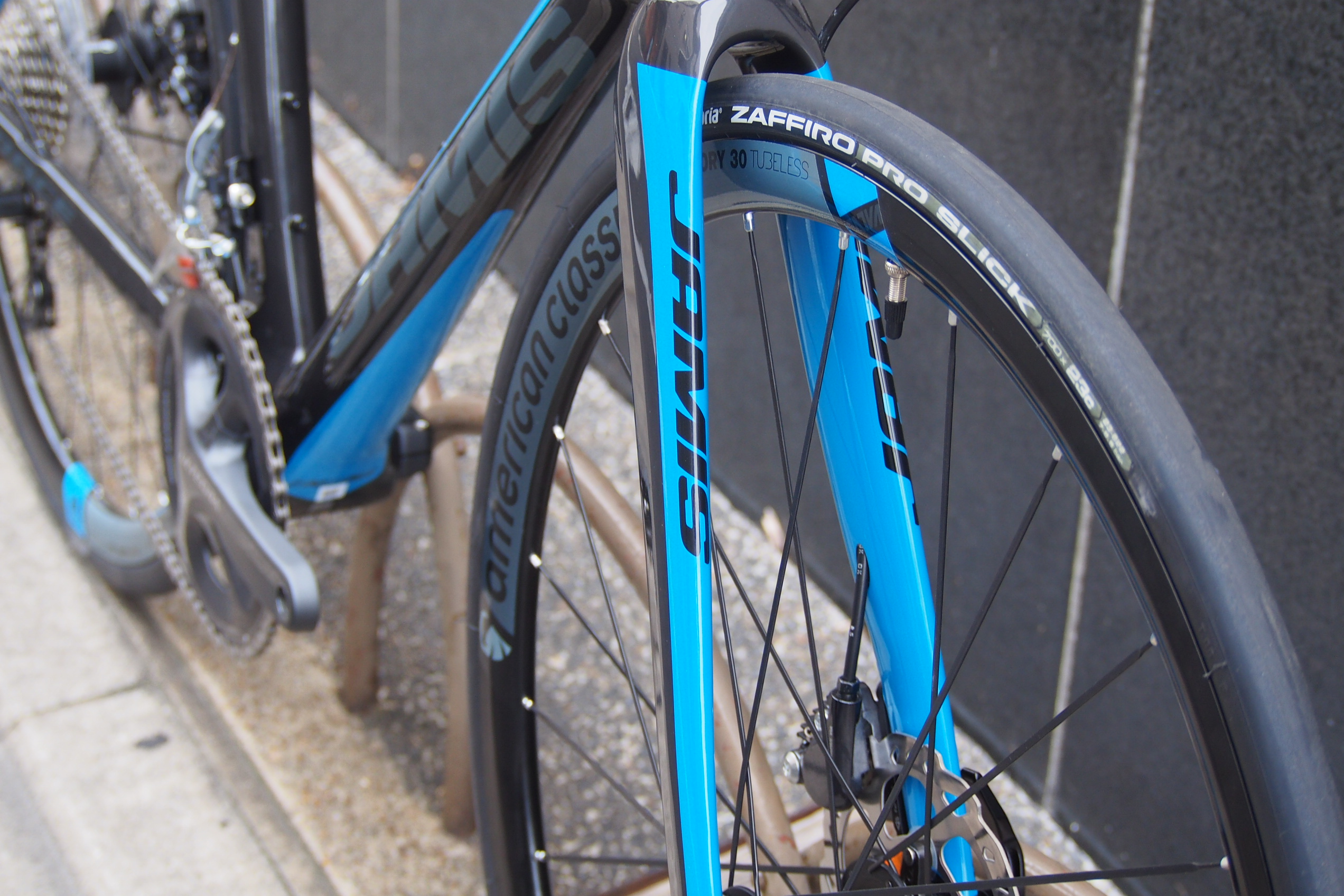 BLOG 【アウトレットロードバイク】メーカー完売!!レーシングフル