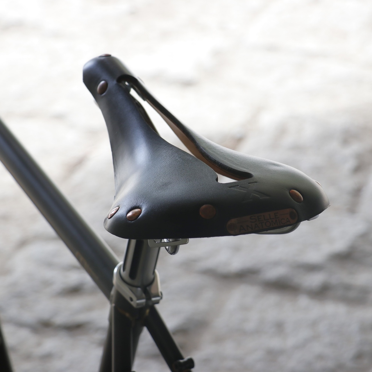 BLOG グラベルバイクとも相性抜群。ネオクラシックスタイルの超快適