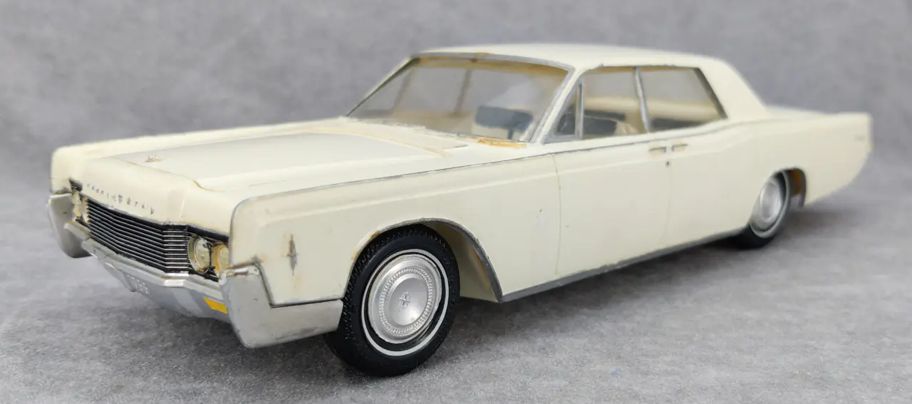AMT 1966 Lincoln Continental Sedan Built Kit - Spotlight Hobbies