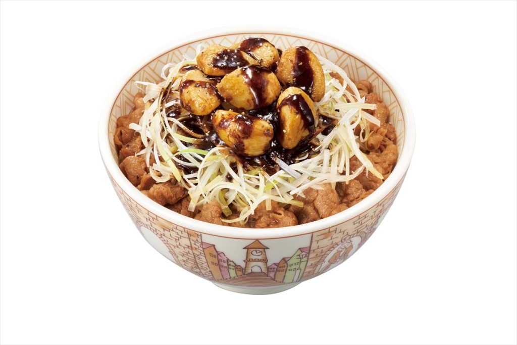 すき家「黒だれ白髪ねぎ牛丼」発売、焦がしニンニク香る特製黒マー油が