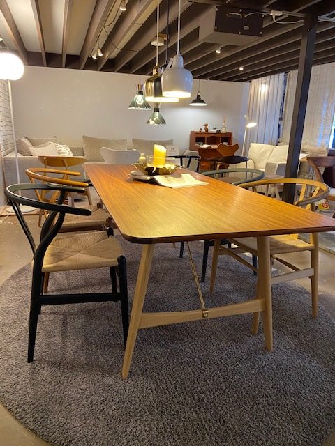 ディテールの美しい北欧ダイニングテーブル ｜ インテリアショップ