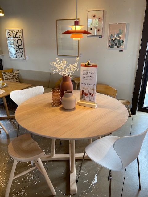 リビングとダイニング、両方の機能を兼ね備えたアイテム・・・新