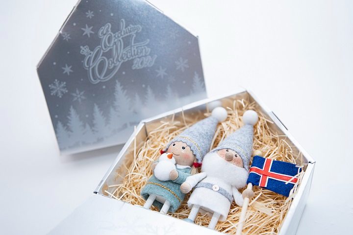 北欧のクリスマスを彩る「ノルディカニッセ」、アイスランドの国旗を