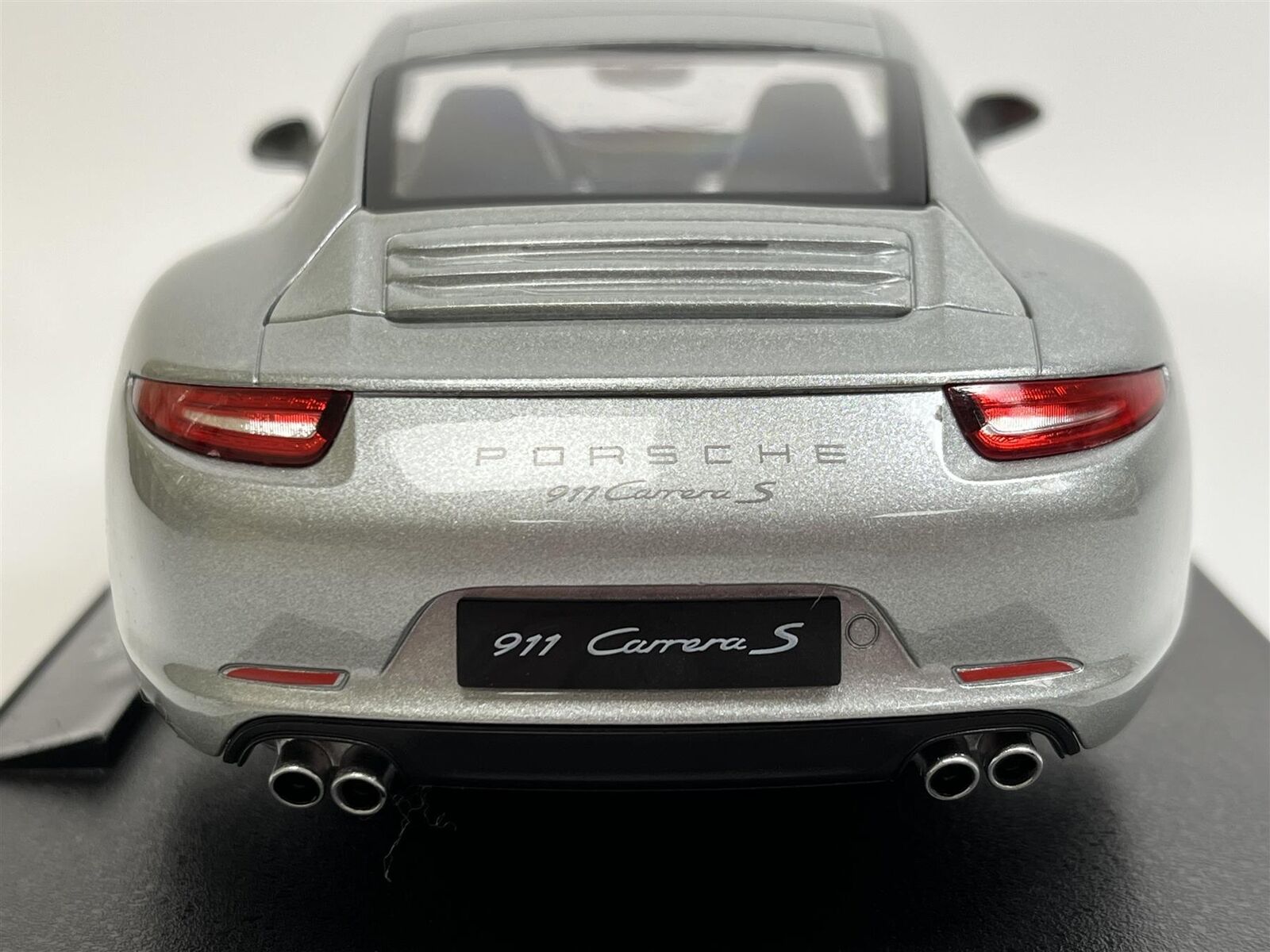 Welly 2013 Porsche 911 991 Carrera S Coupe Silver 1:18 – STM Diecast