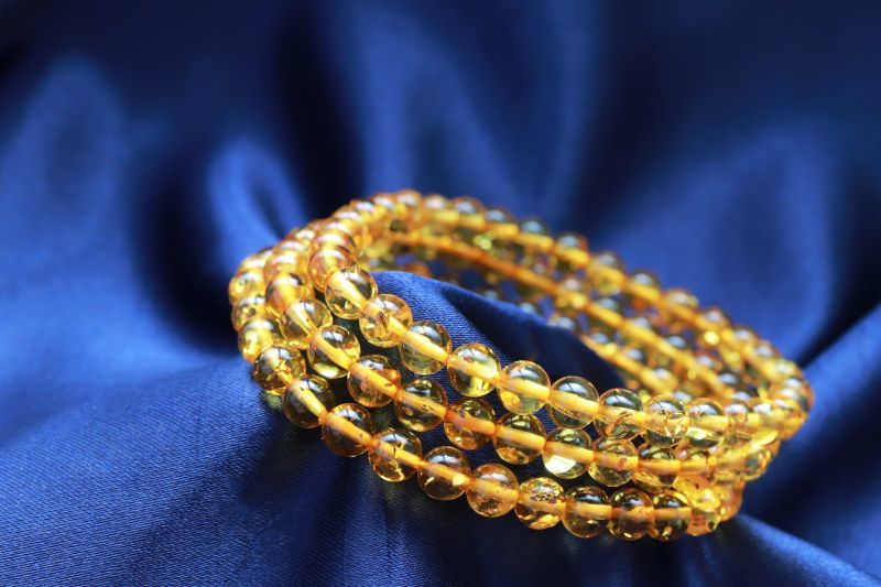 天然アンバー グリッター入り 約6mm フラワーアンバー 琥珀 バルト海産