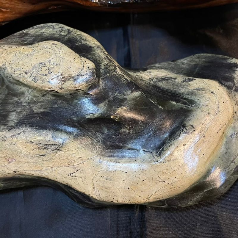 蛇石・木製台座付（へび石） ｜ パワーストーン・天然石・原石の専門店