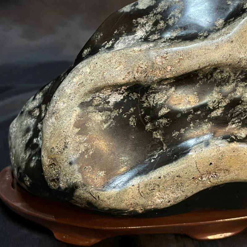 蛇石（へび石） ｜ パワーストーン・天然石・原石の専門店ワンハート