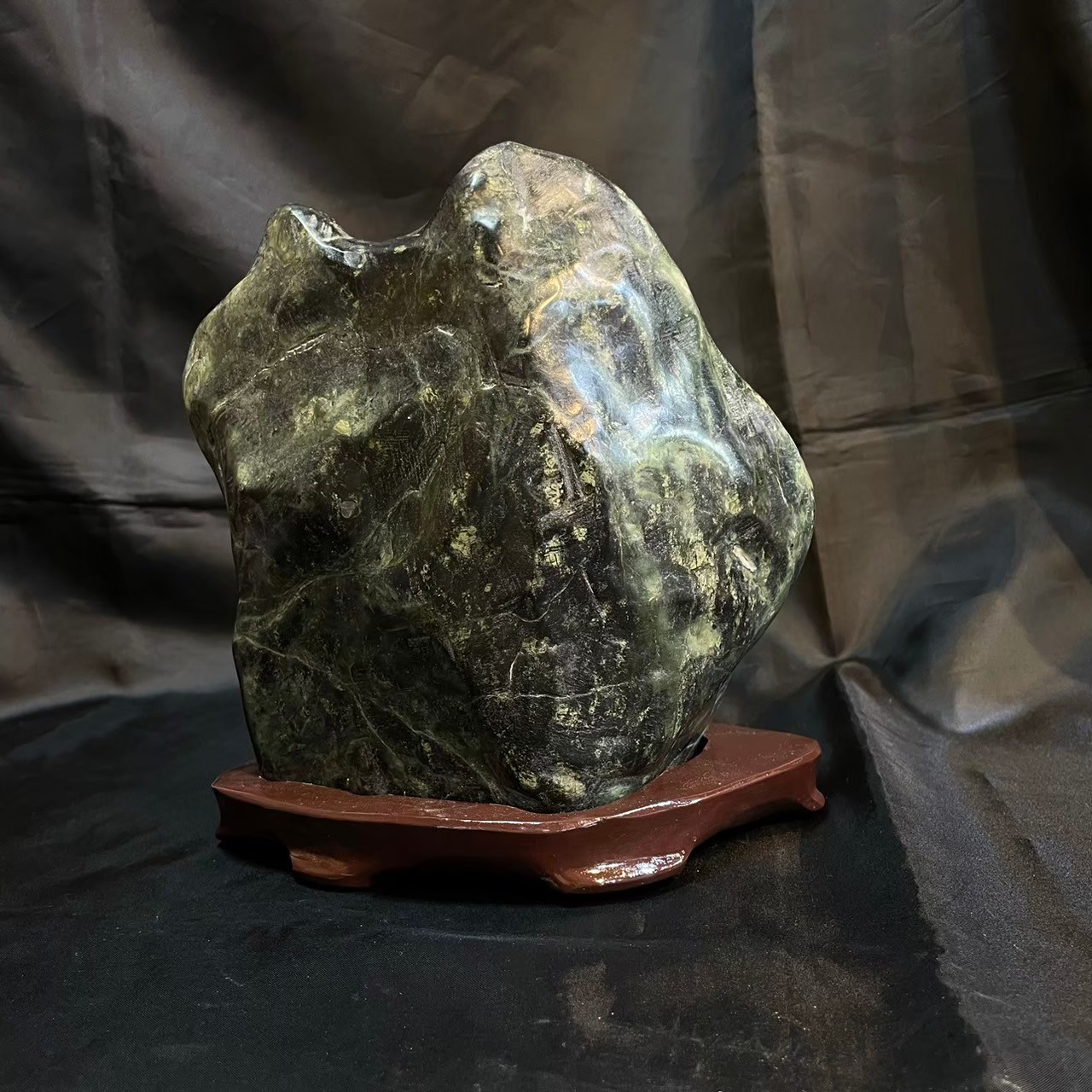 蛇石（へび石） ｜ パワーストーン・天然石・原石の専門店ワンハート