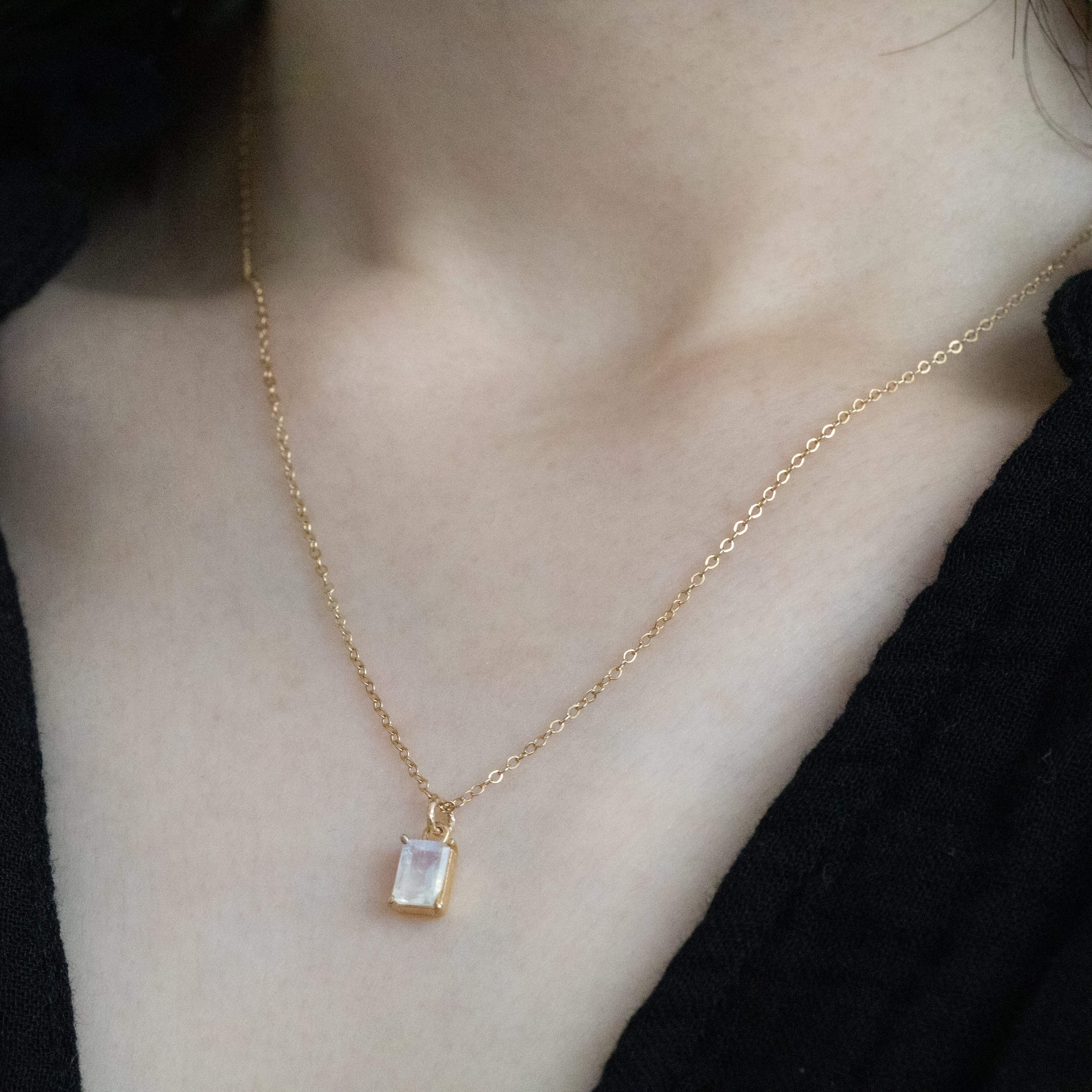 419 14kgfクリスタルカービング・レモンクォーツのレクタングル