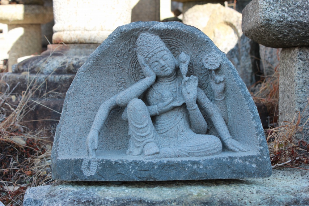 如意輪観音 伊達冠石の製品案内愛知県岡崎市の石灯篭・水鉢蹲など石材