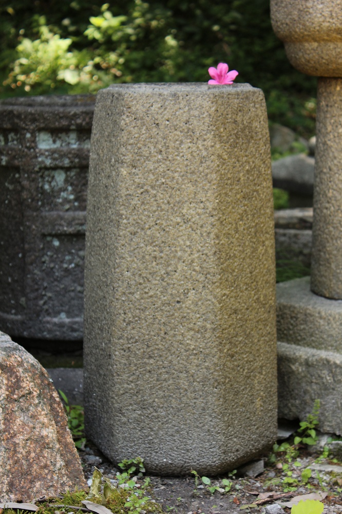六角立水鉢の製品案内愛知県岡崎市の石灯篭・水鉢蹲など石材製品の製造