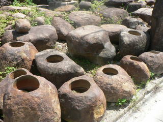 つくばい 本鞍馬石の製品案内愛知県岡崎市の石灯篭・水鉢蹲など石材