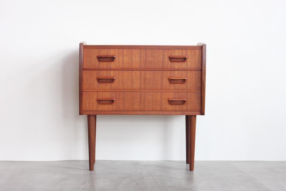 ビンテージ北欧家具/デンマーク製／チェストチーク3段